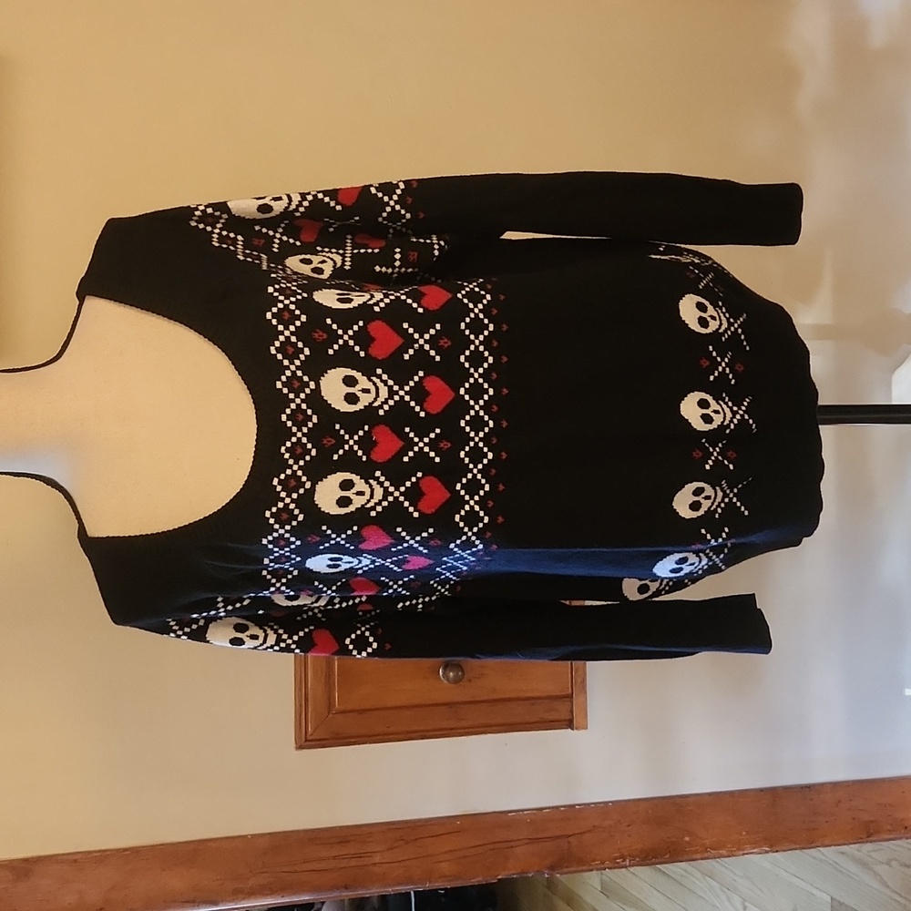 Torrid Skull and Heart Sweater Size 1 (16/18)